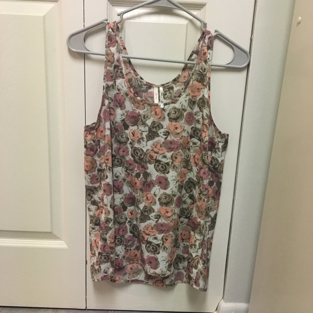 Tank version of Frenchi Top ASO Lydia Martin